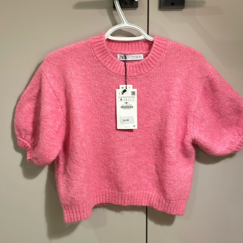 Short sleeves Sweater.  Bubblegum Pink. Amazing color!